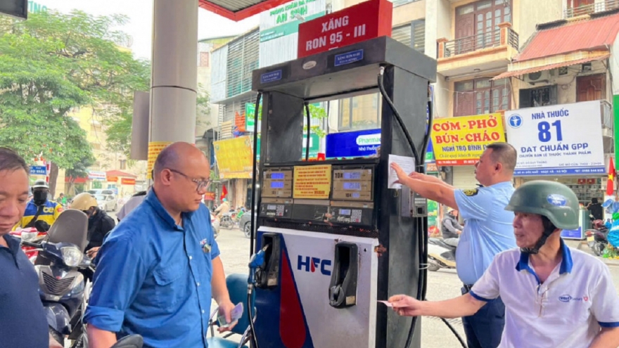 Tăng cường kiểm tra, giám sát kinh doanh xăng dầu, ngăn chặn găm hàng, tăng giá